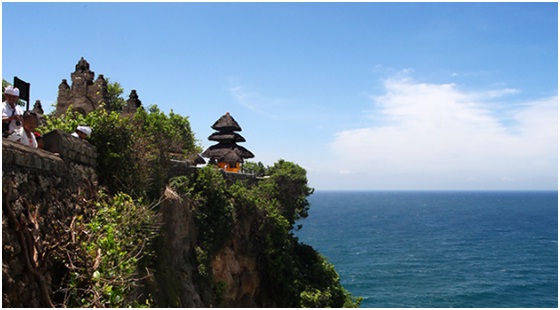 Pura Uluwatu atau Uluwatu Temple 